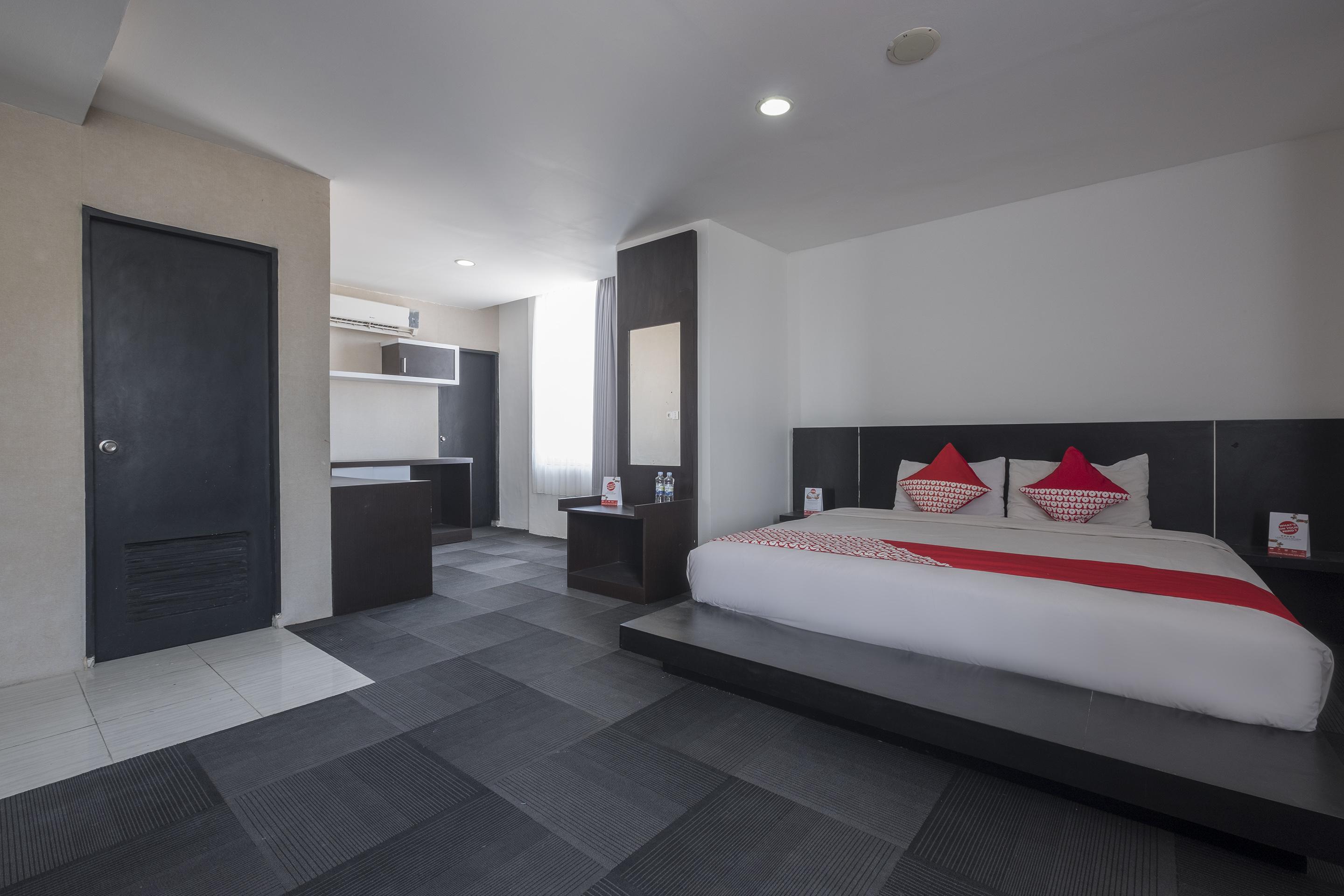 Urbanview Hotel Asyra Makassar Exterior photo