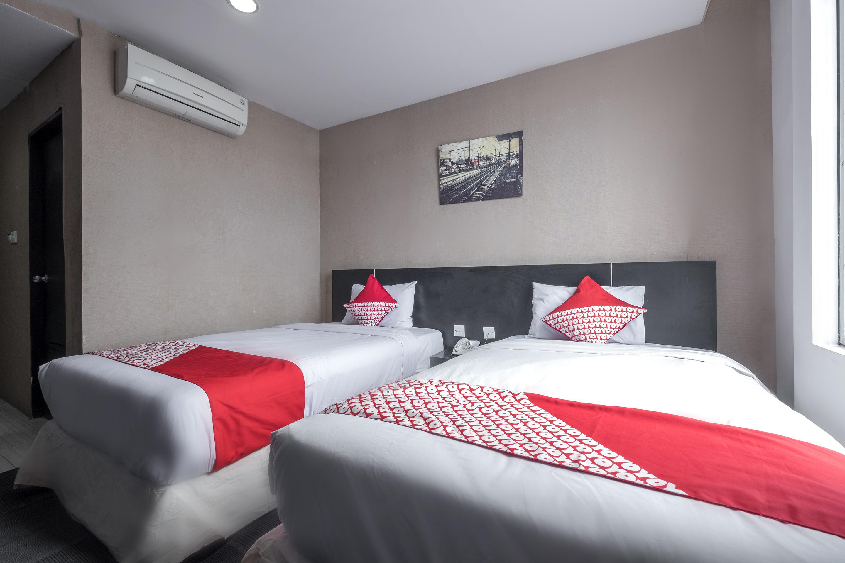 Urbanview Hotel Asyra Makassar Exterior photo