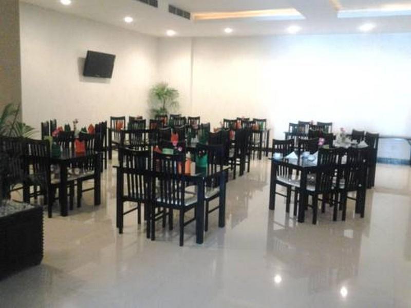 Urbanview Hotel Asyra Makassar Exterior photo